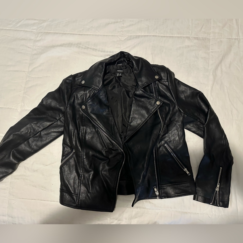 FOREVER 21 LEATHER JACKET